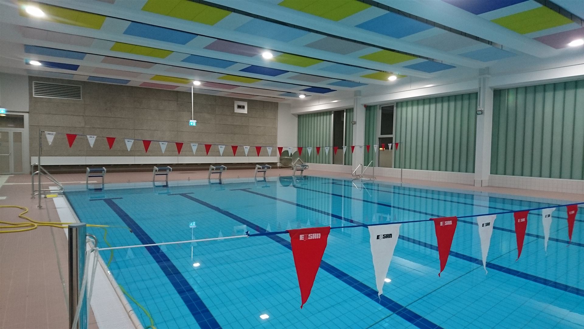 Eröffnung der Schwimmhalle in der Thomas-Mann-Str.