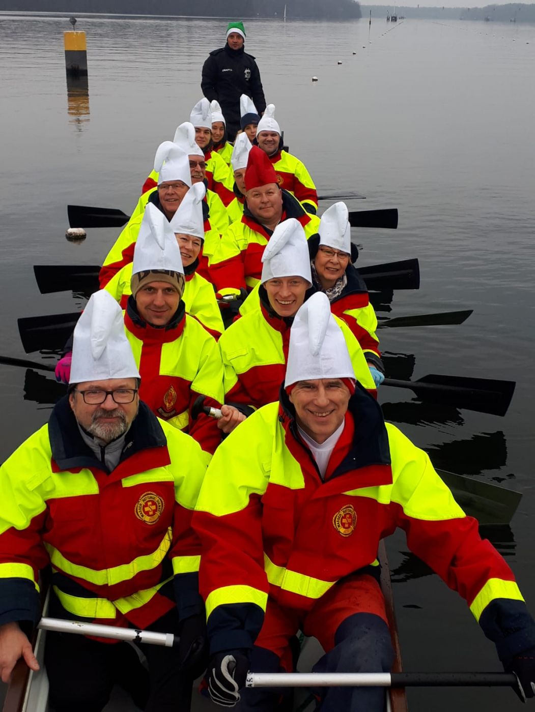 Die “Rettungsschlümpfe” beim 3. Drachenboot-Advents-Singen